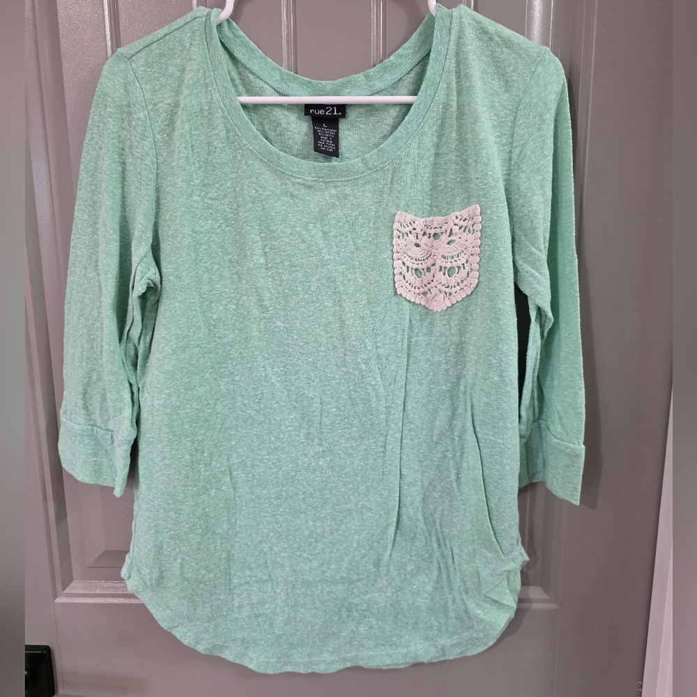 Rue 21 Womans Large Mint Green ¾ Sleeve Shirt Crocheted Pocket
